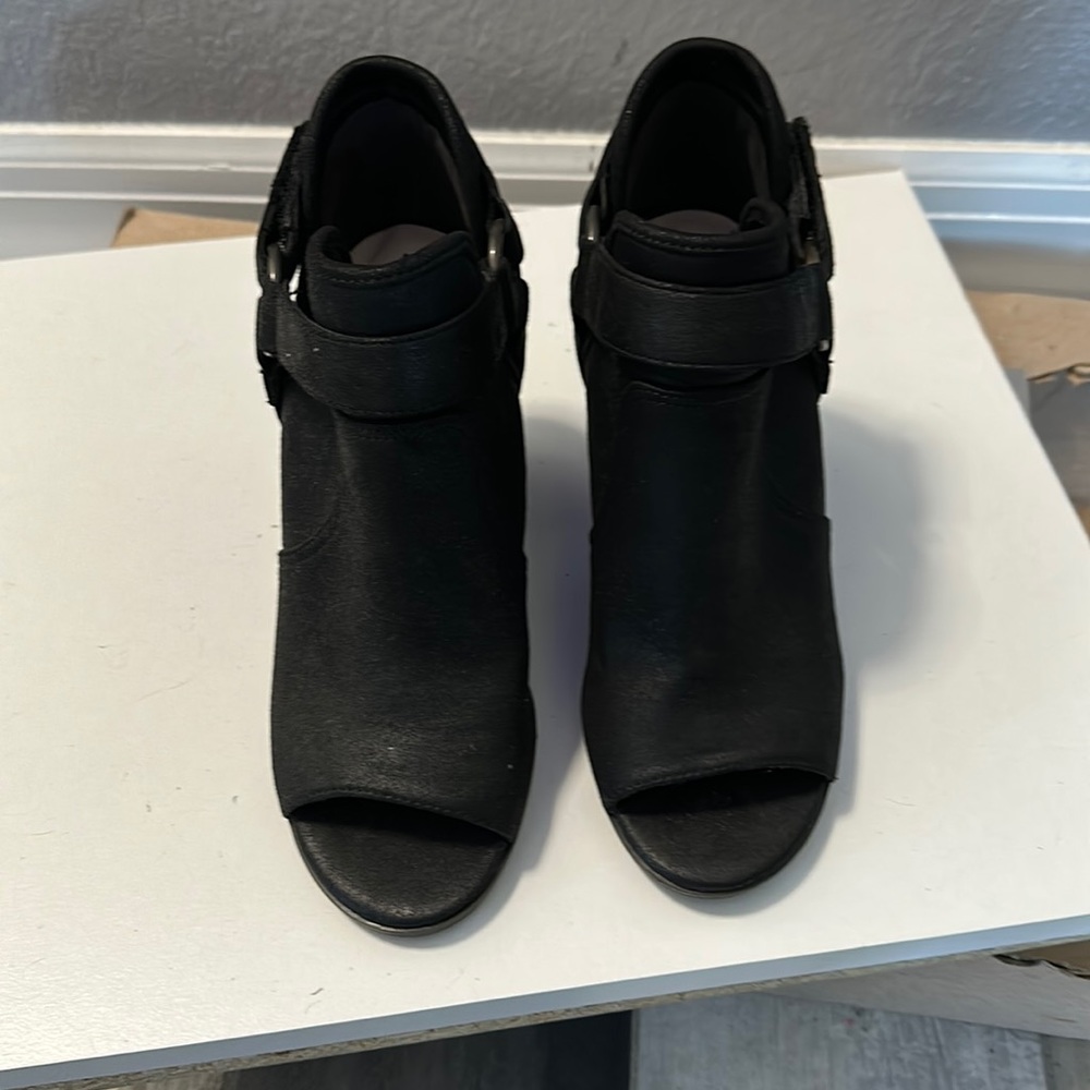 Black open toe
